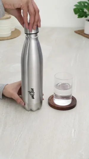 PLAIN LID BOTTLES SILVER SHINE COLOUR 900 ML